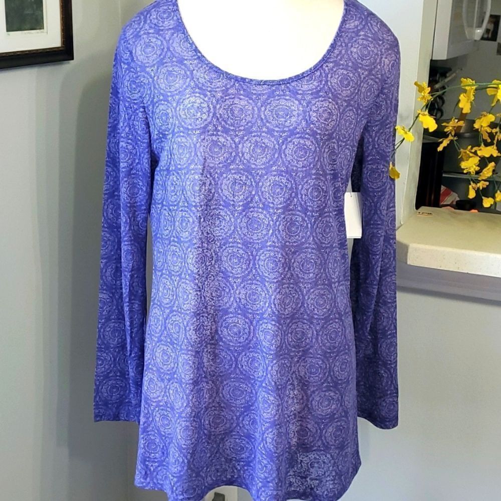 EARTH YOGA,‎  LIGHT WEIGHT TOP IS NWT. Size XL, purple long sleeve tunic.